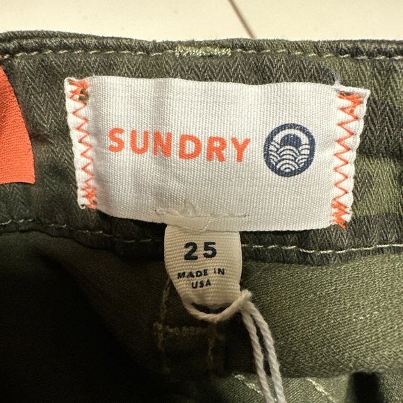 Sundry Jogger Pants Womens 25 Green Camo Cotton Twill Side Stripe Ankle Zip NWT - Picture 7 of 16